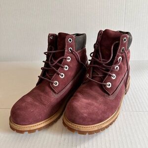 Burgundy Timberland boots - like new!